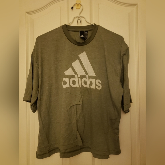 NWOT Adidas workout top - Picture 1 of 4